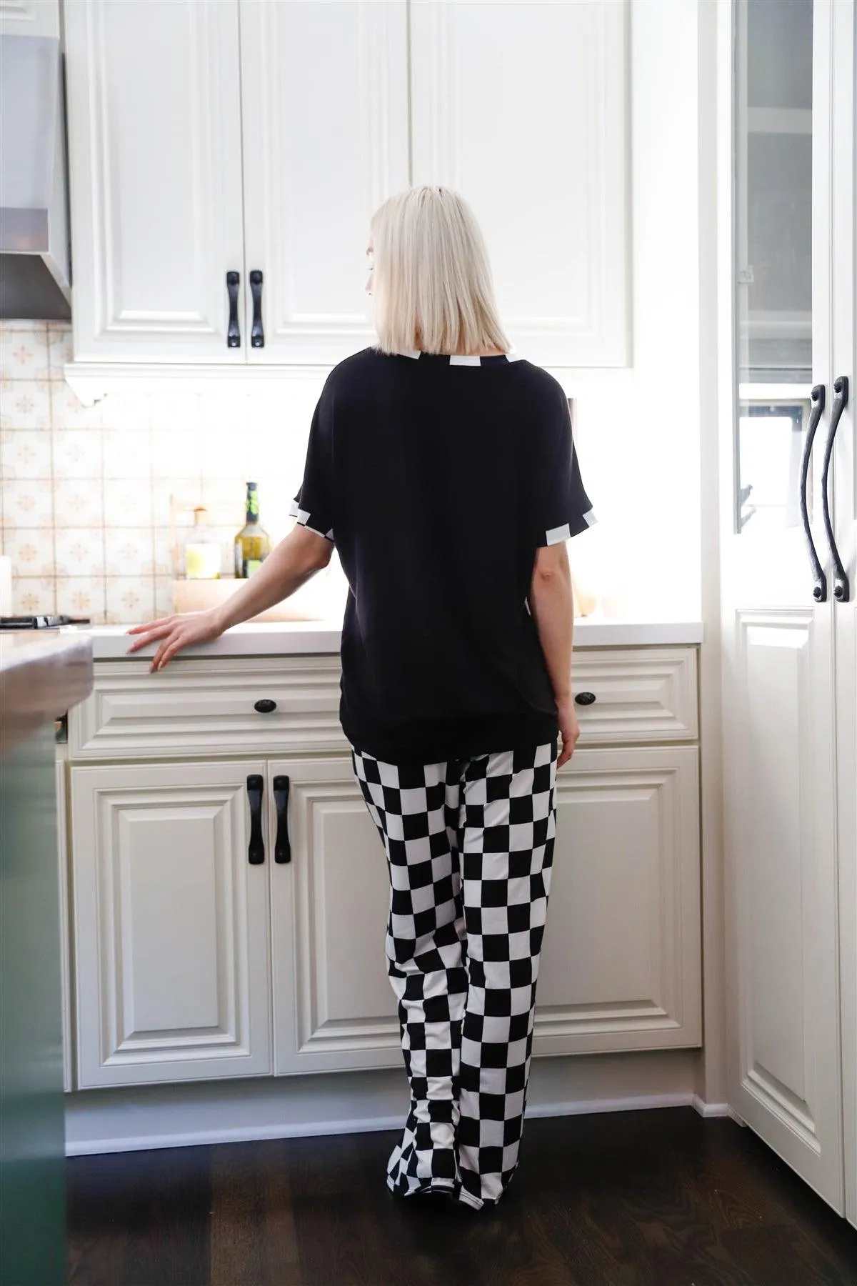 Black & White Checkboard Pattern Lips Graphic Short Sleeve Top & Sweatpants Set