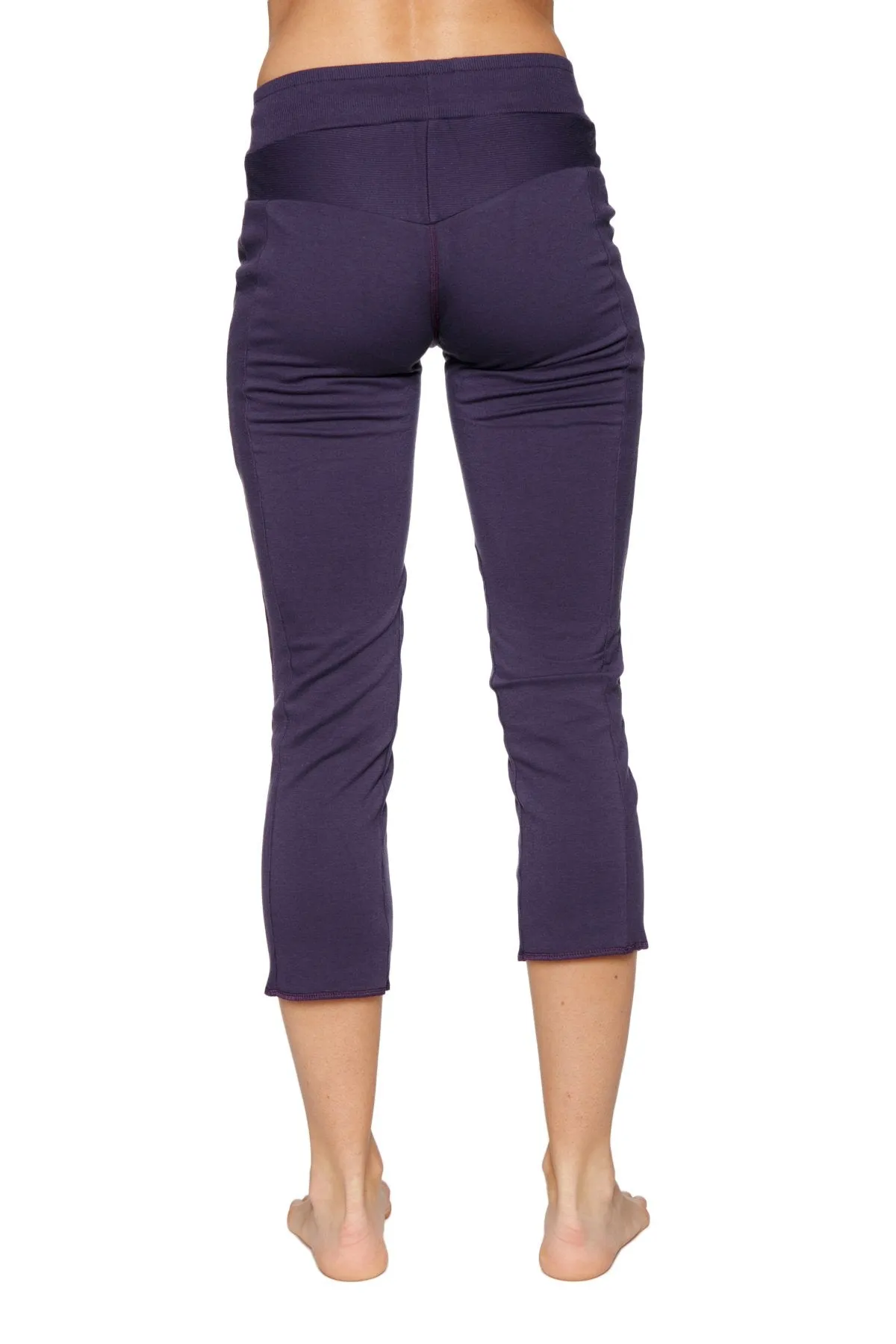 Women's 4/5 Length Zipper Pocket Capri Yoga Pant (Eggplant)